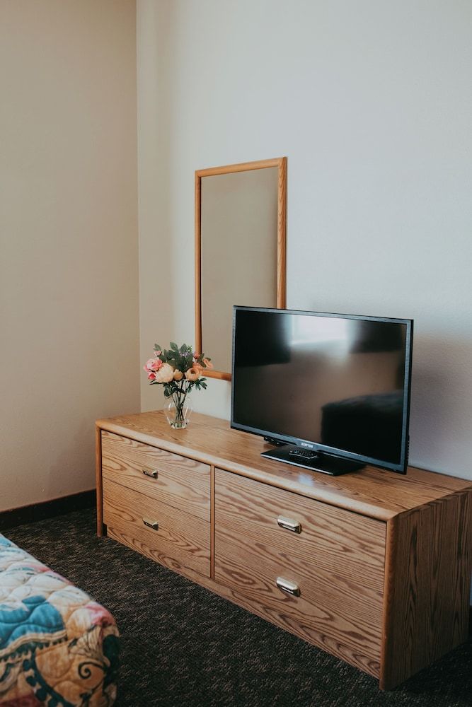 Carson City Plaza Hotel and Event Center Deluxe Room 8