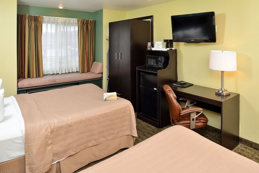 Quality Inn & Suites Elko Standard Room, 2 Queen Beds, Non Smoking 2