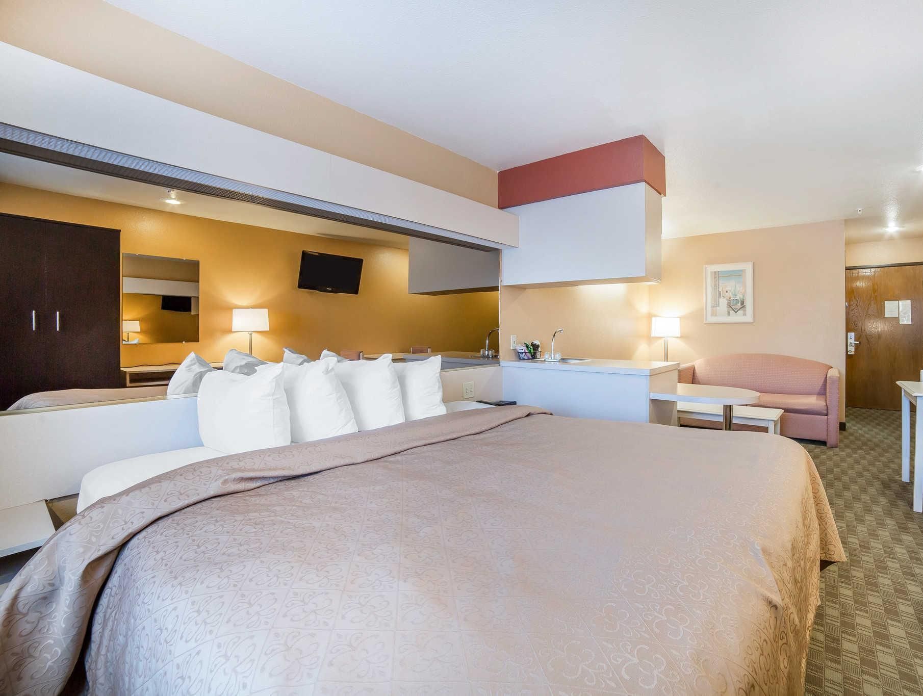 1 Queen Bed, Nonsmoking