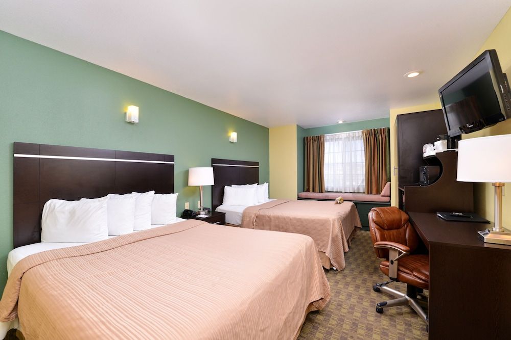 Quality Inn & Suites Elko Standard Room, 2 Queen Beds, Non Smoking