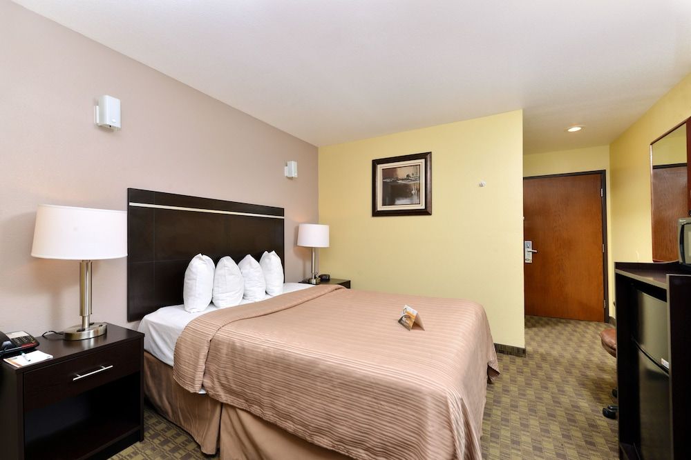 Quality Inn & Suites Elko Standard Room, 1 Queen Bed, Non Smoking 2