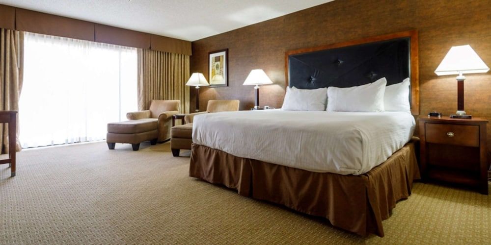 Maverick Hotel and Casino by Red Lion Hotels Executive Room, 1 King Bed (Level) 3