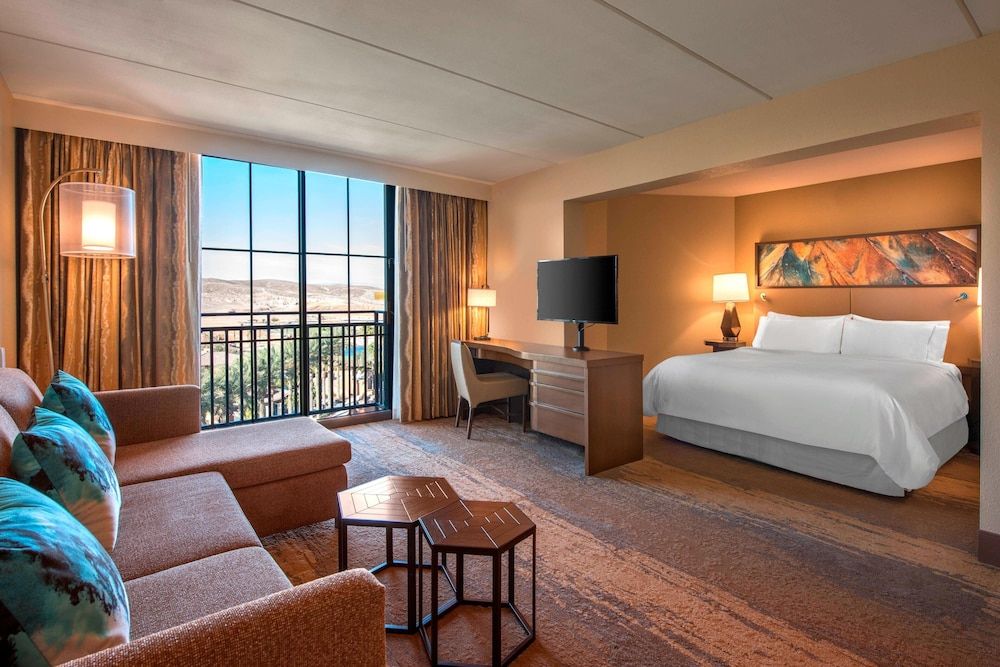 Junior Suite, 1 King Bed with Sofa bed