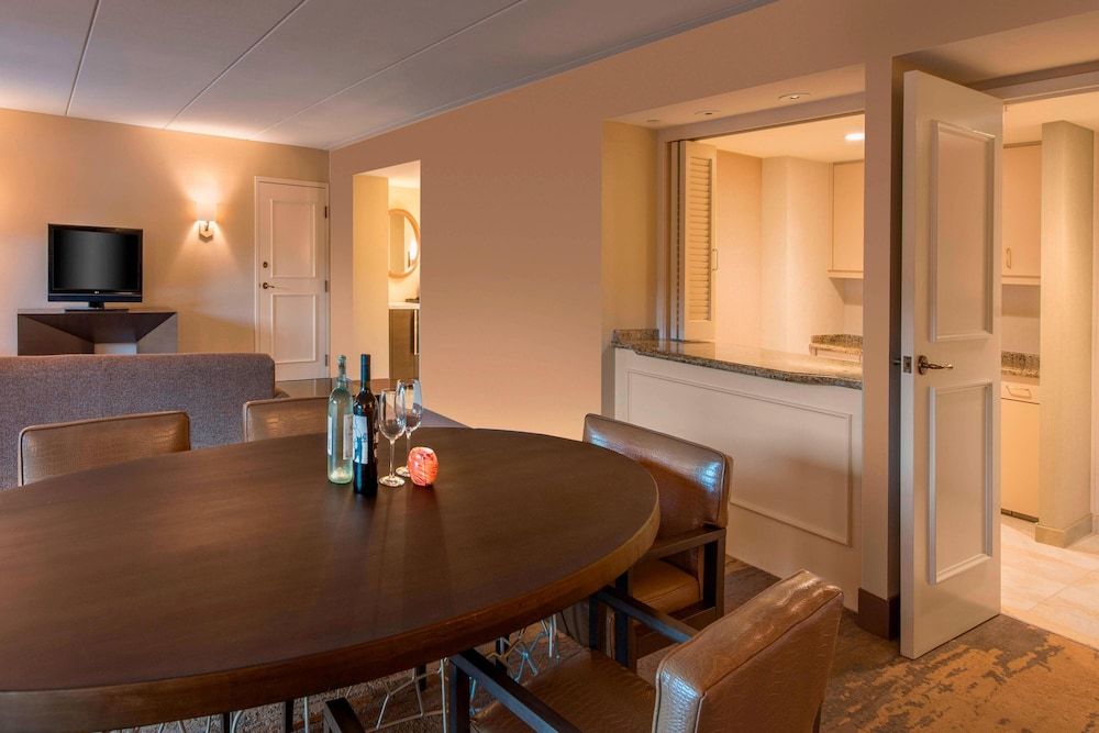 Room, Lake View