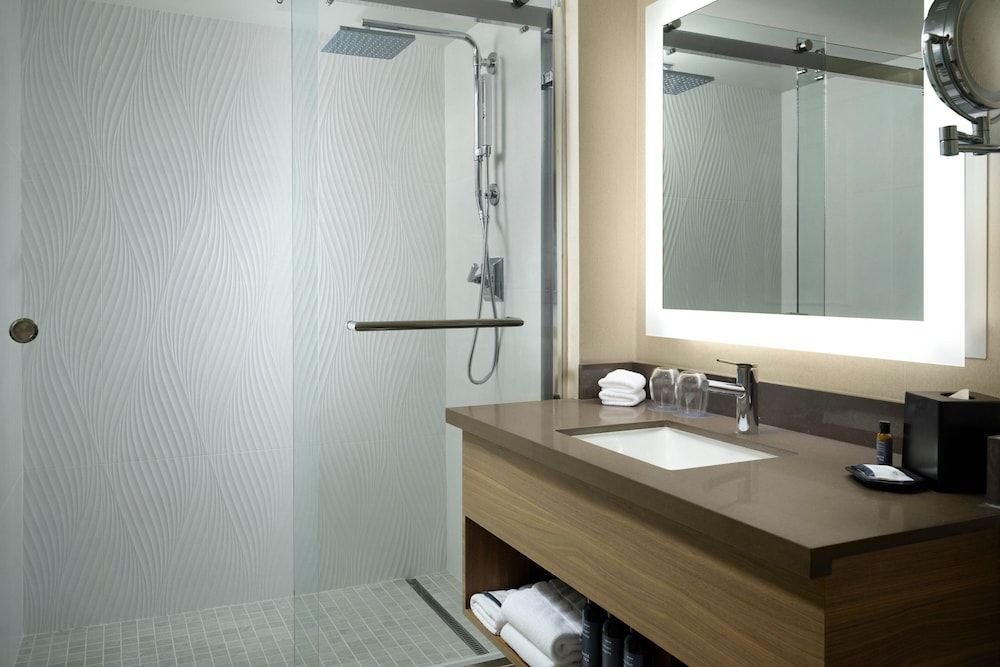 Room, 2 Double Beds, Lake View