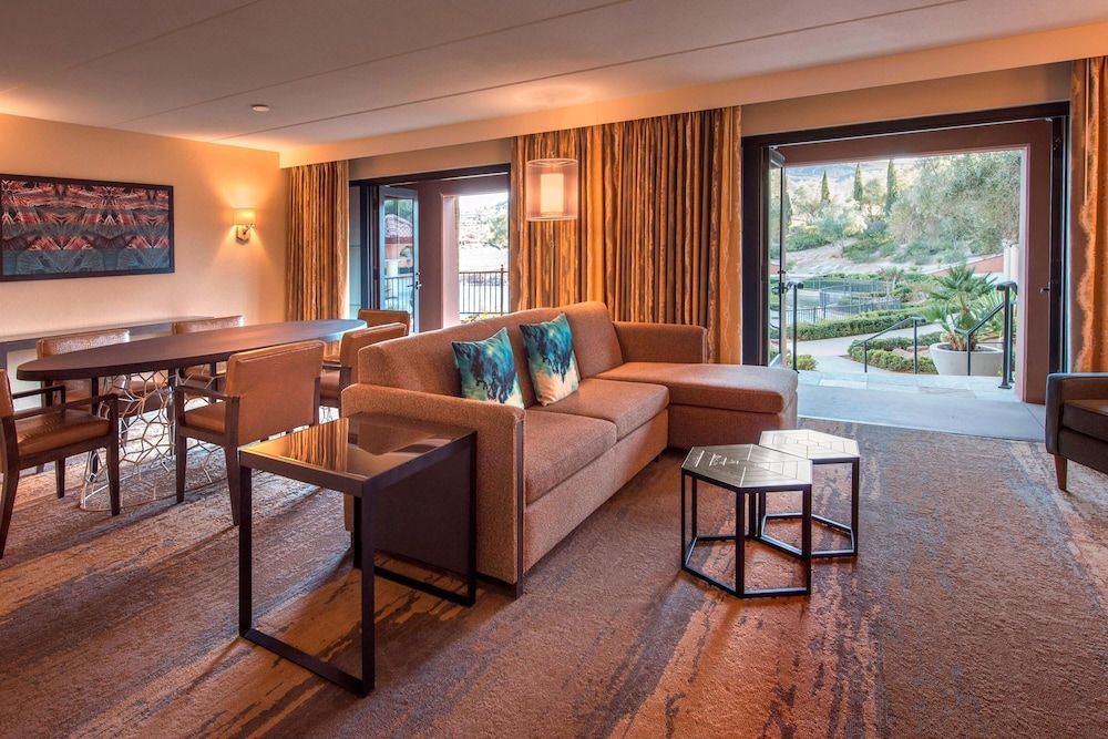 Room, Lake View