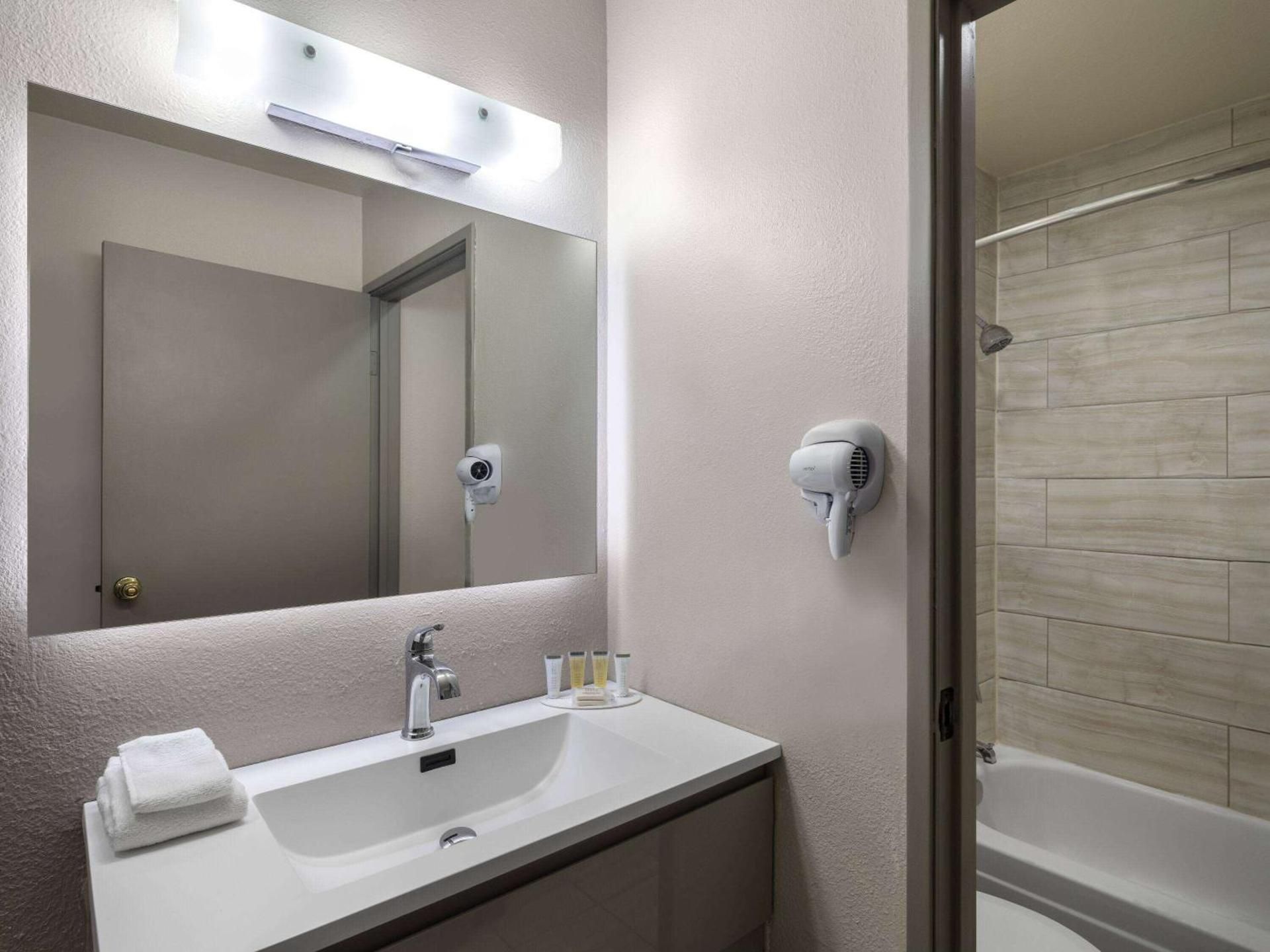 undefined Days Inn by Wyndham Las Vegas Airport Near the Strip 6