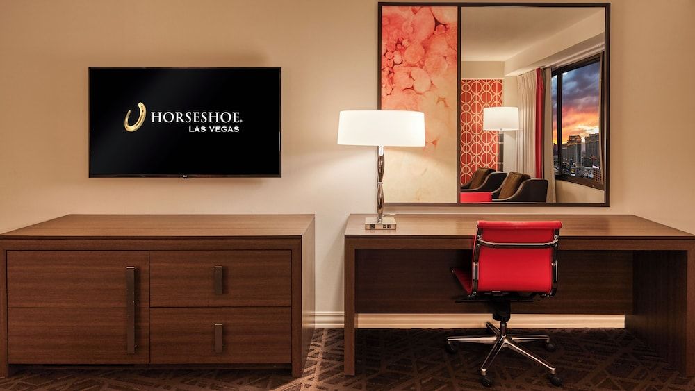 Horseshoe Las Vegas Room (Room Type Assigned on Arrival) 4