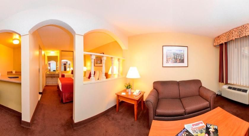 Mardi Gras Hotel & Casino 1 Queen Bed Non Smoking 12