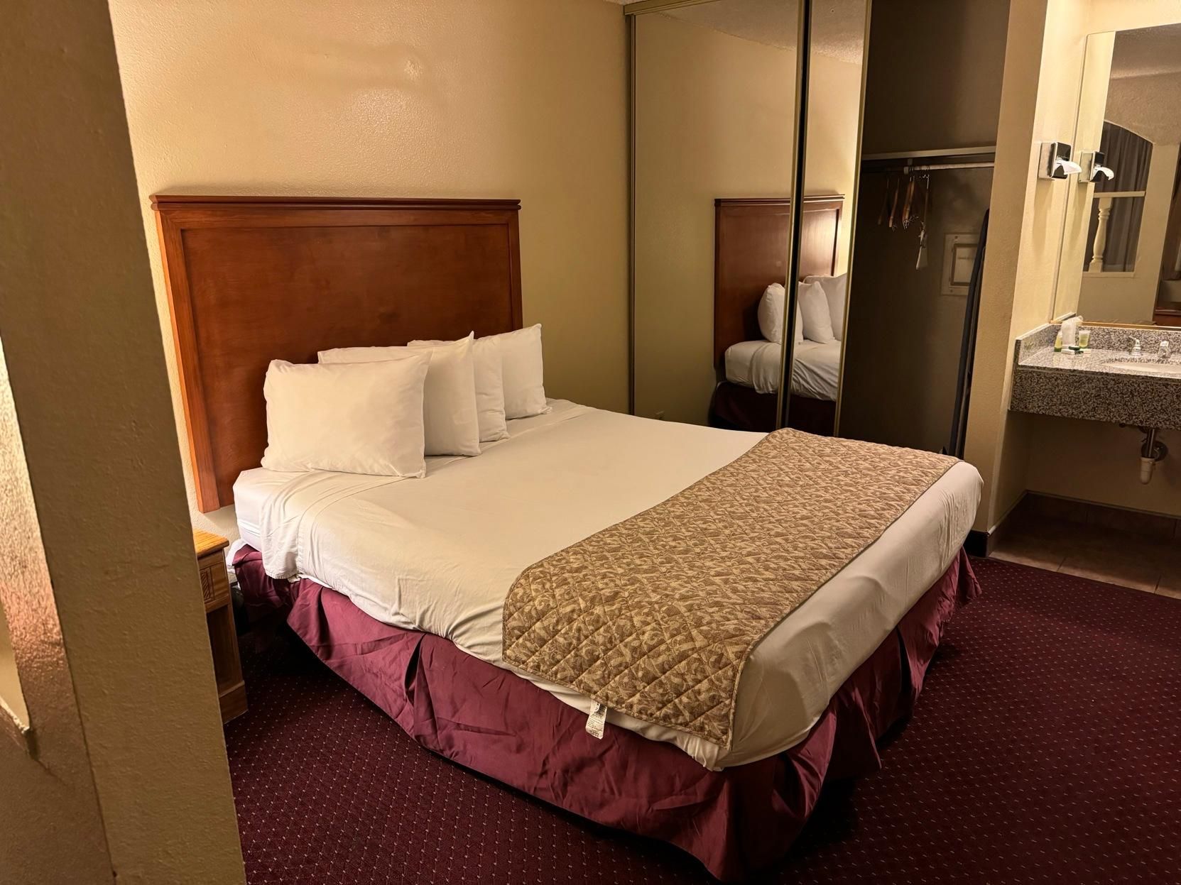 Mardi Gras Hotel & Casino 1 Queen Bed Non Smoking 3