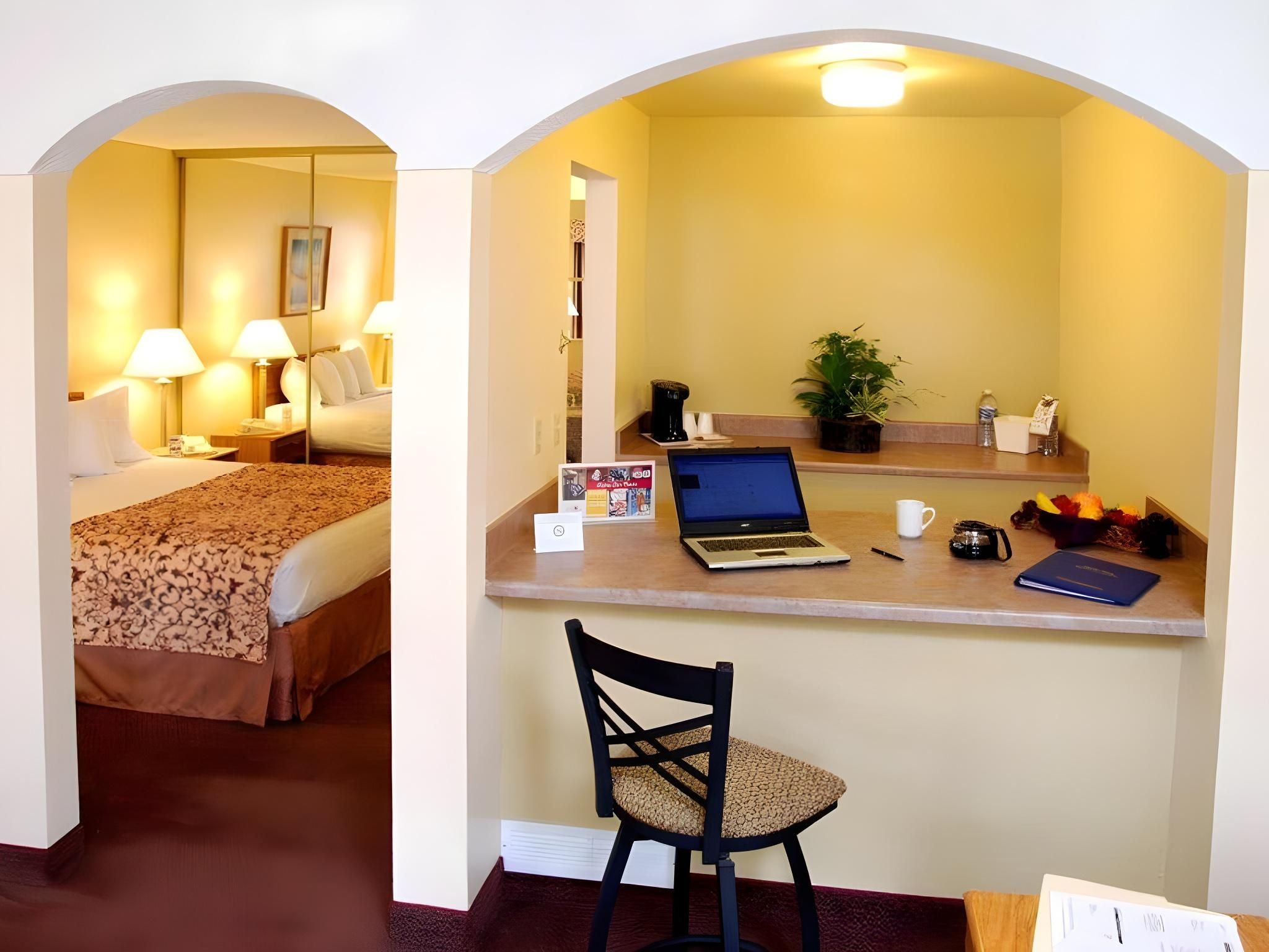 Mardi Gras Hotel & Casino 1 Queen Bed Non Smoking 6