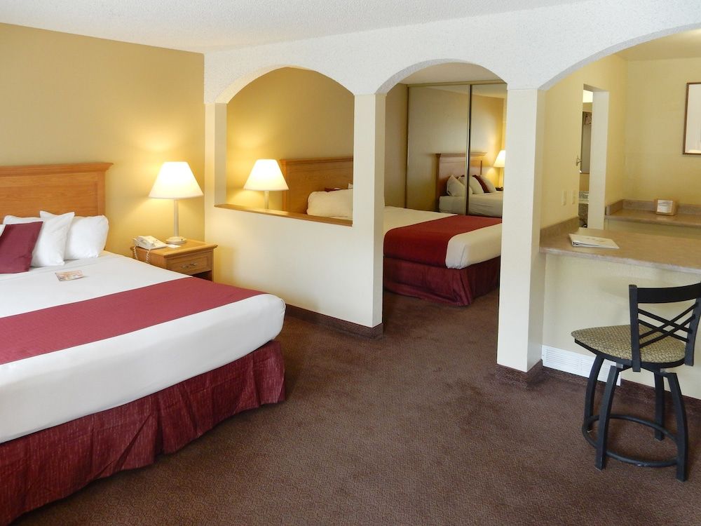 Mardi Gras Hotel & Casino Standard Room, 2 Queen Beds, Non Smoking 2