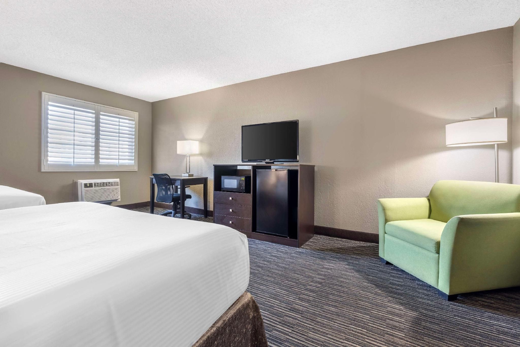 Suite - 2 Queen Beds, Nonsmoking, Sofabed, Separate Living Room