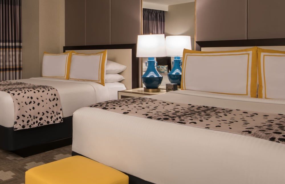 Caesars Palace Julius Deluxe Room, 2 Queen Beds, Non Smoking 2