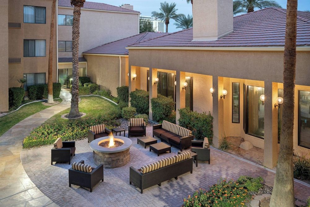 undefined Courtyard by Marriott Las Vegas Convention Center 2