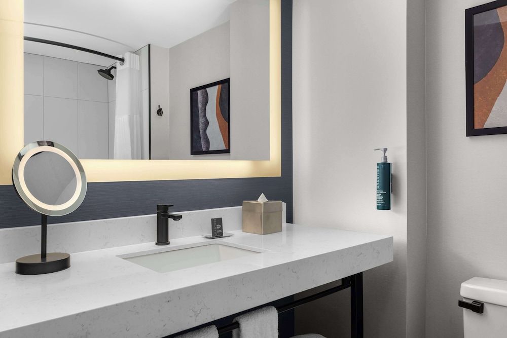 DoubleTree by Hilton Las Vegas Airport Room, 2 Queen Beds, Non Smoking 2