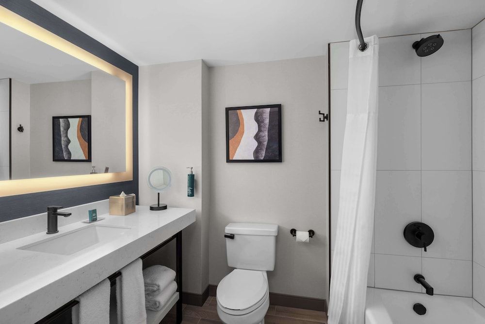 undefined DoubleTree by Hilton Las Vegas Airport 8