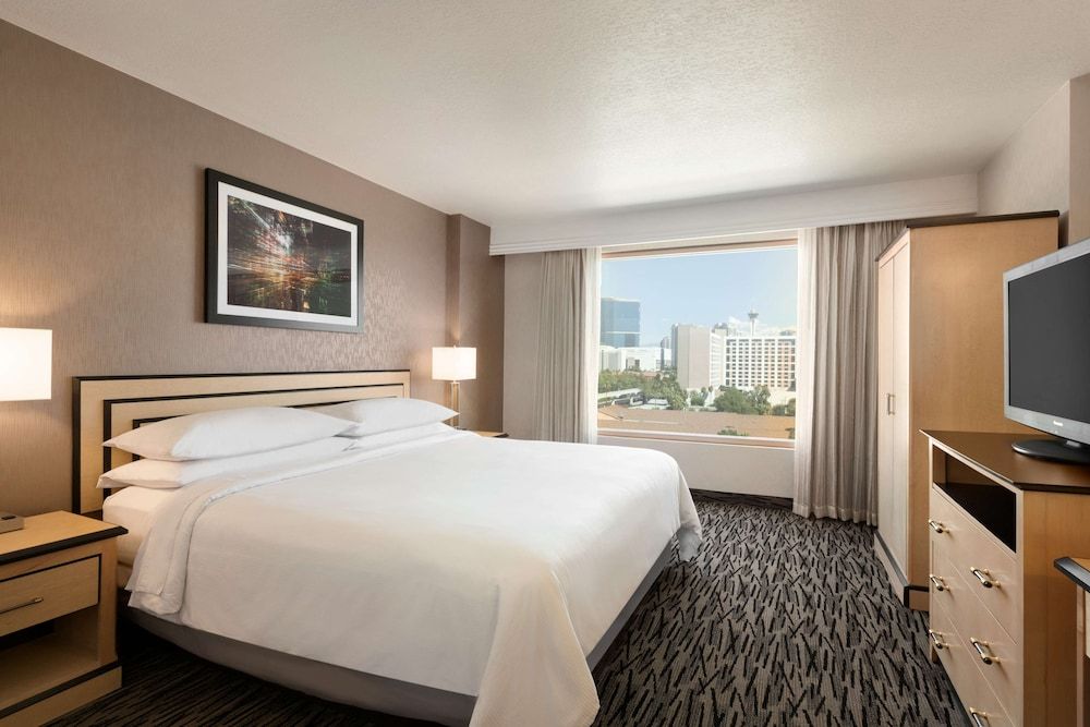 Embassy Suites by Hilton Convention Center Las Vegas Suite, 1 King Bed, Non Smoking 4