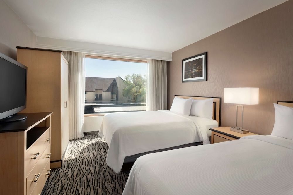 Suite, 2 Queen Beds (Conference)