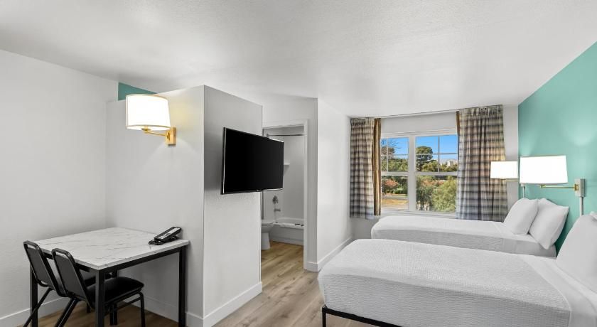 undefined MainStay Suites Las Vegas Flamingo 8