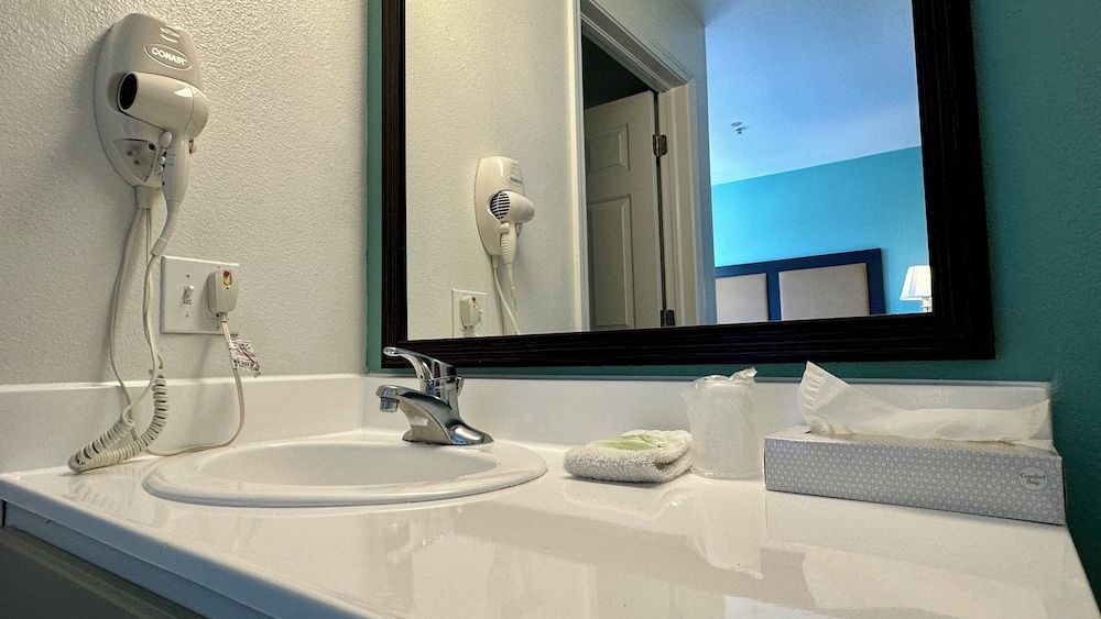 MainStay Suites Las Vegas Flamingo Suite, 1 Queen Bed, Non Smoking 5