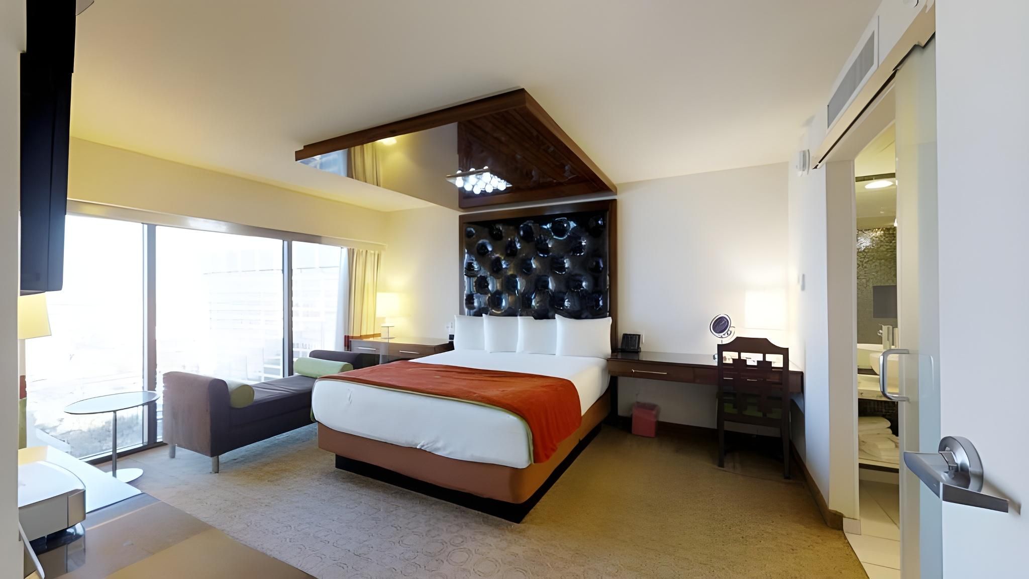 Metropolitan Suite 1 King + 2 Queens