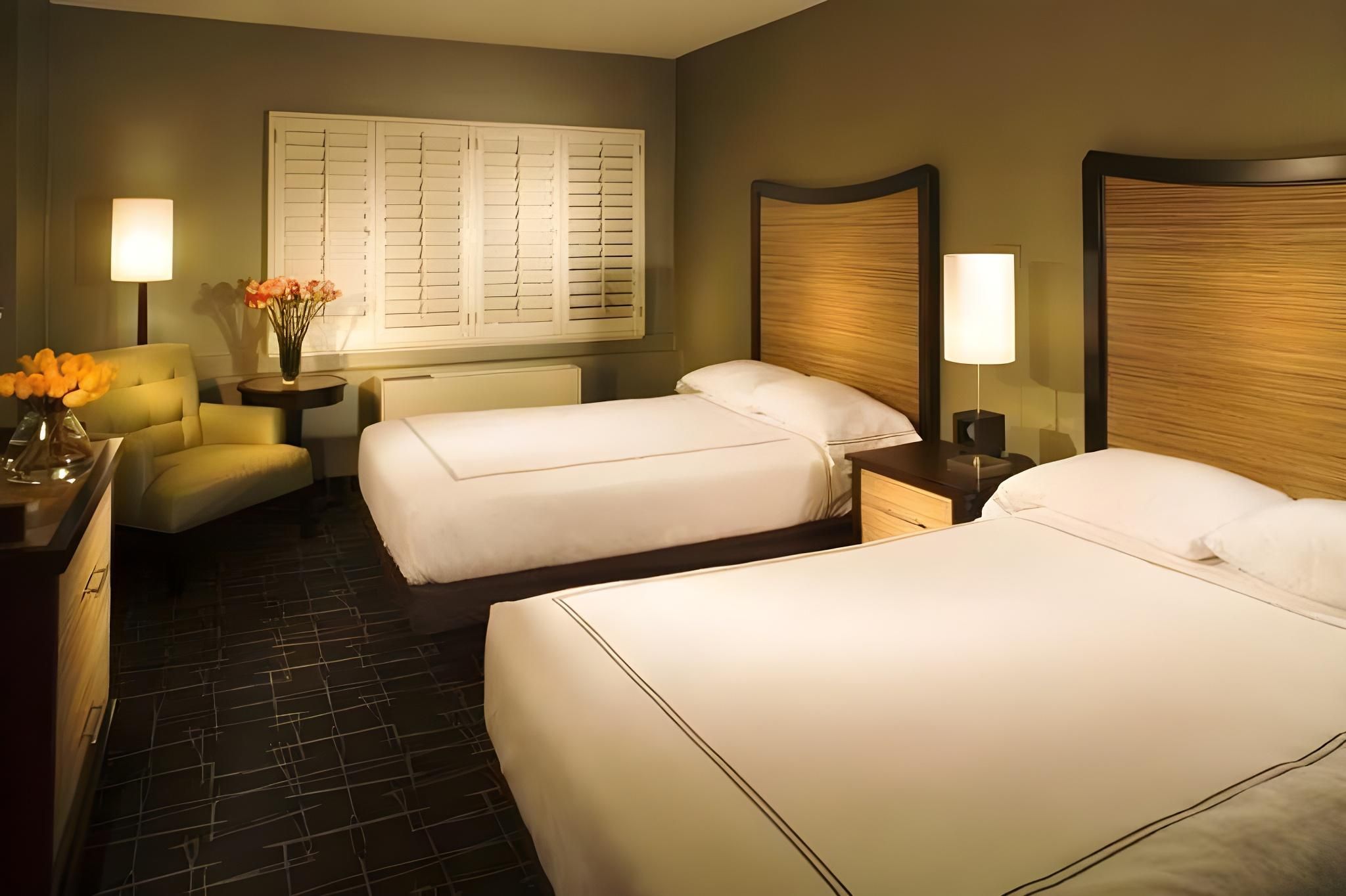 Deluxe 2 Doubles, Smoking