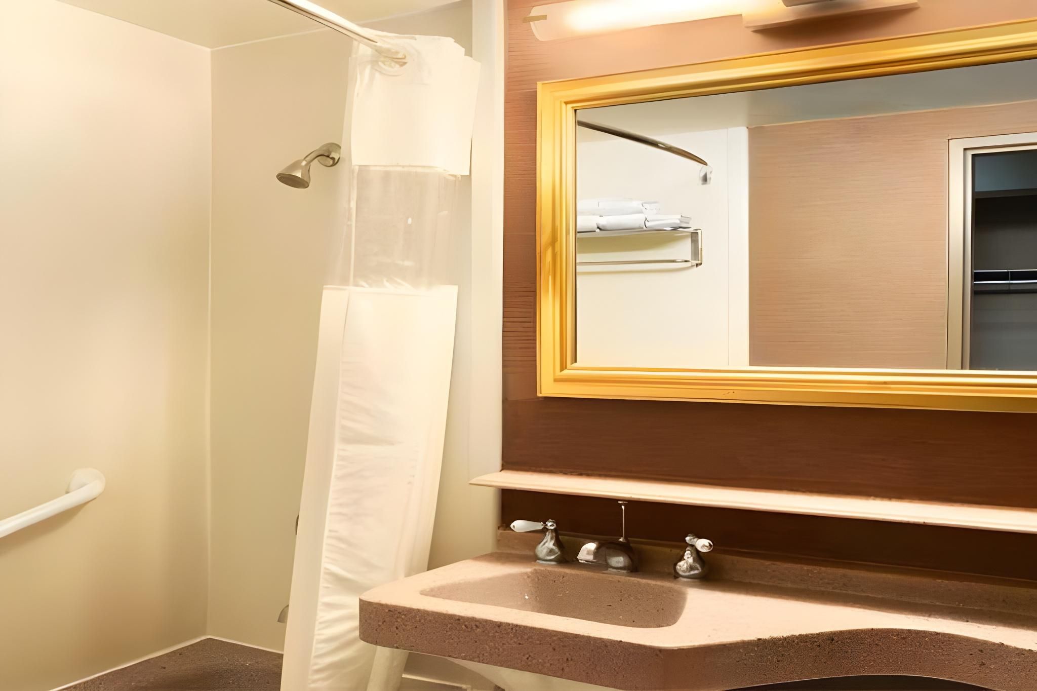 Deluxe 2 Doubles, Smoking