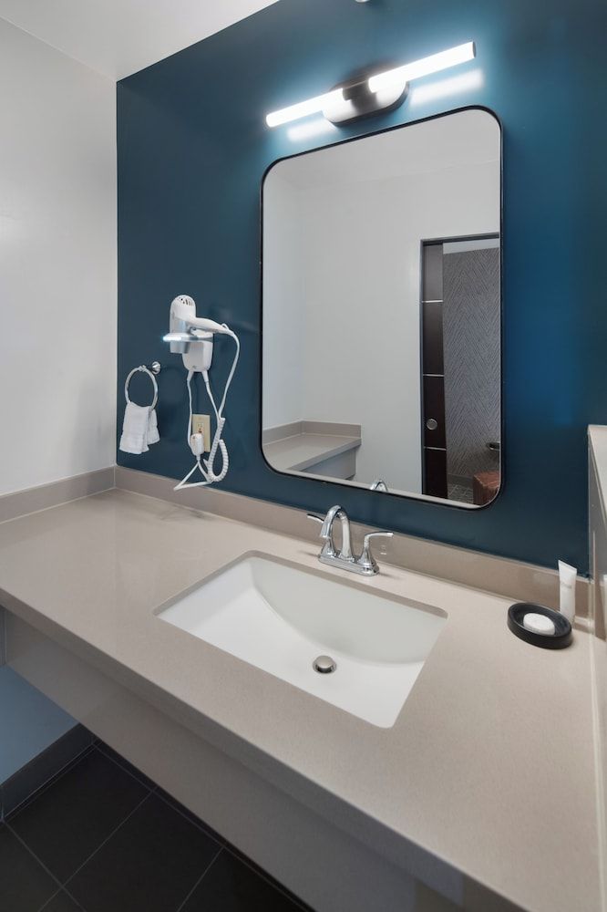 Gold Coast Hotel and Casino Deluxe Room, 2 Double Beds, Non Smoking 4