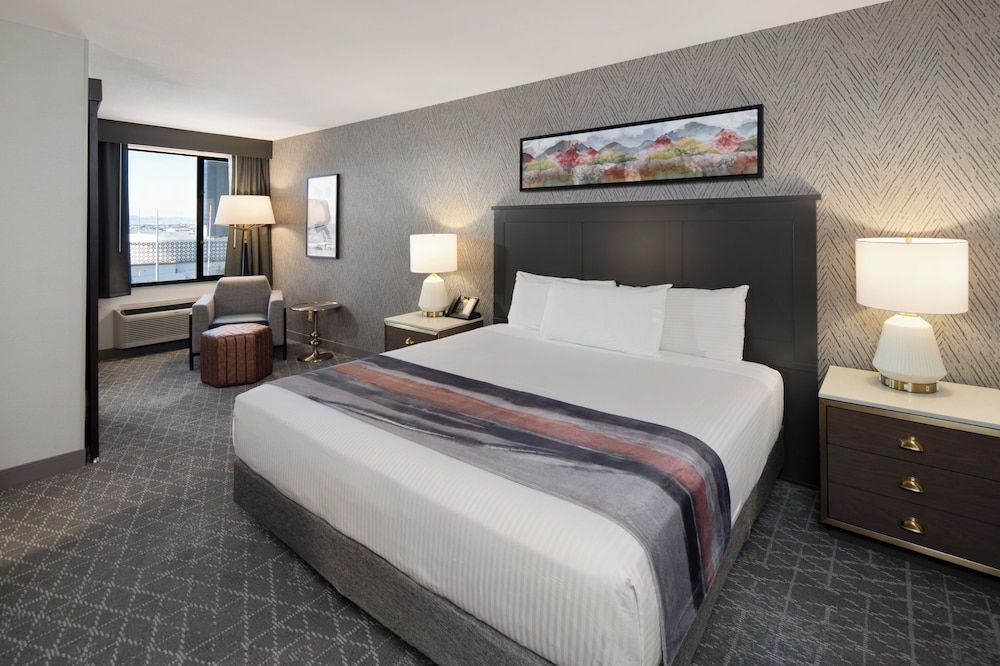 Gold Coast Hotel and Casino Deluxe Room, 1 King Bed, Non Smoking 2