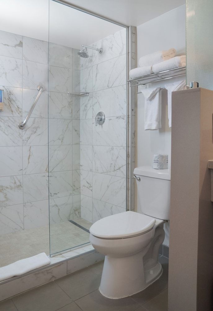 Gold Coast Hotel and Casino Deluxe Room, 2 Double Beds, Non Smoking 6