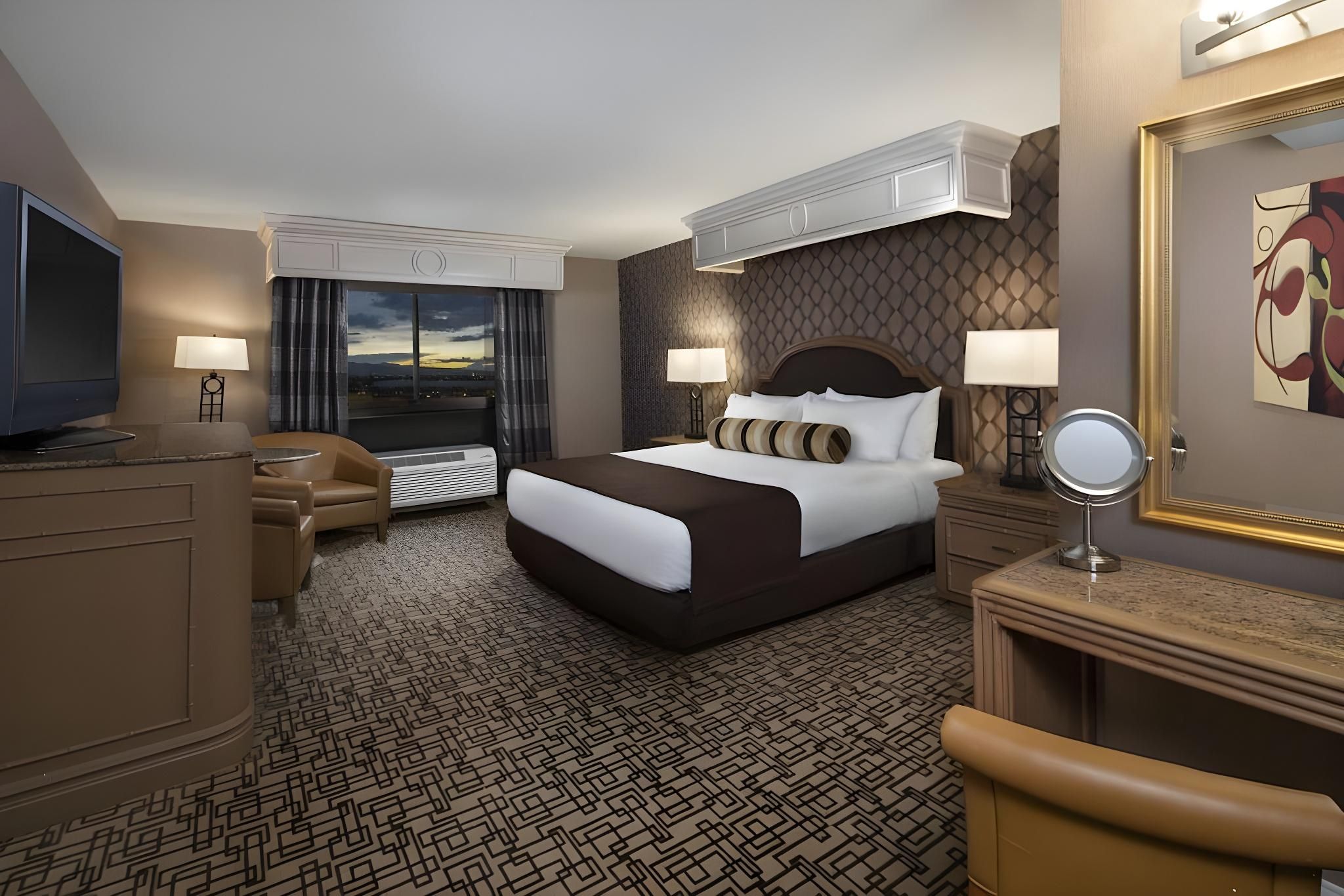 Gold Tower Deluxe King Room