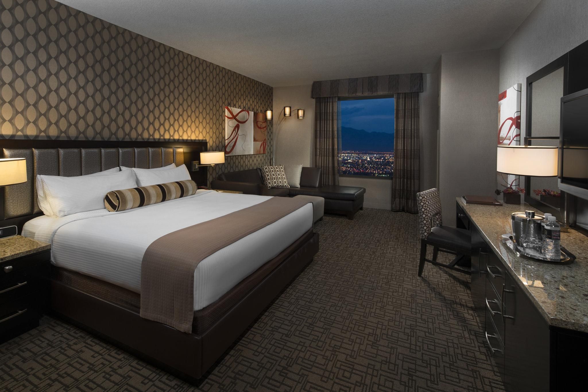 Gold Tower Deluxe King Room