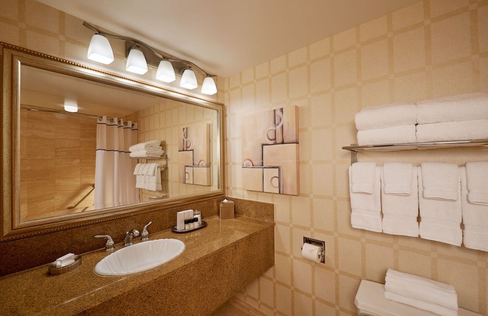 Golden Nugget Las Vegas Hotel & Casino Run of House Room 3