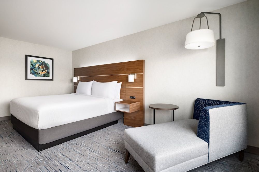 Holiday Inn Express Las Vegas - Stadium Area by IHG Standard Room, 1 King Bed