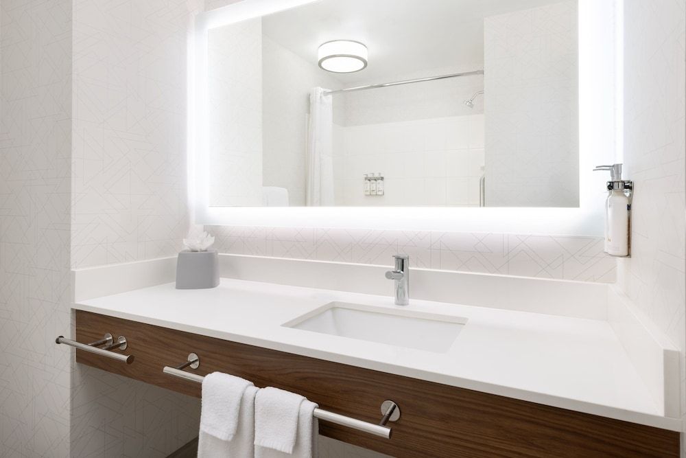 undefined Holiday Inn Express Las Vegas - Stadium Area by IHG 8