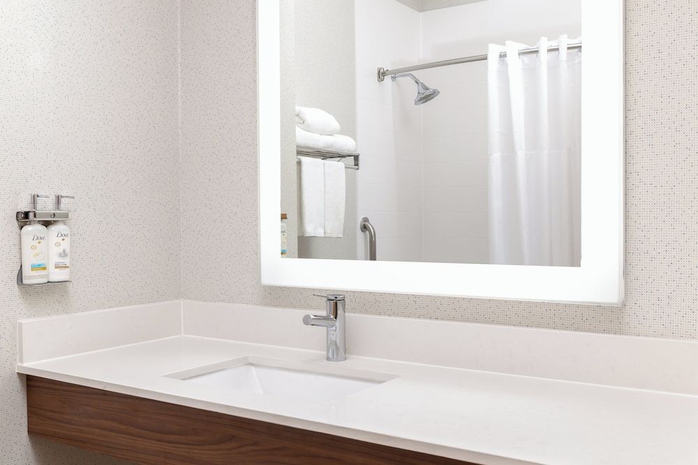 Holiday Inn Express & Suites Las Vegas SW - Spring Valley by IHG Standard Room 6