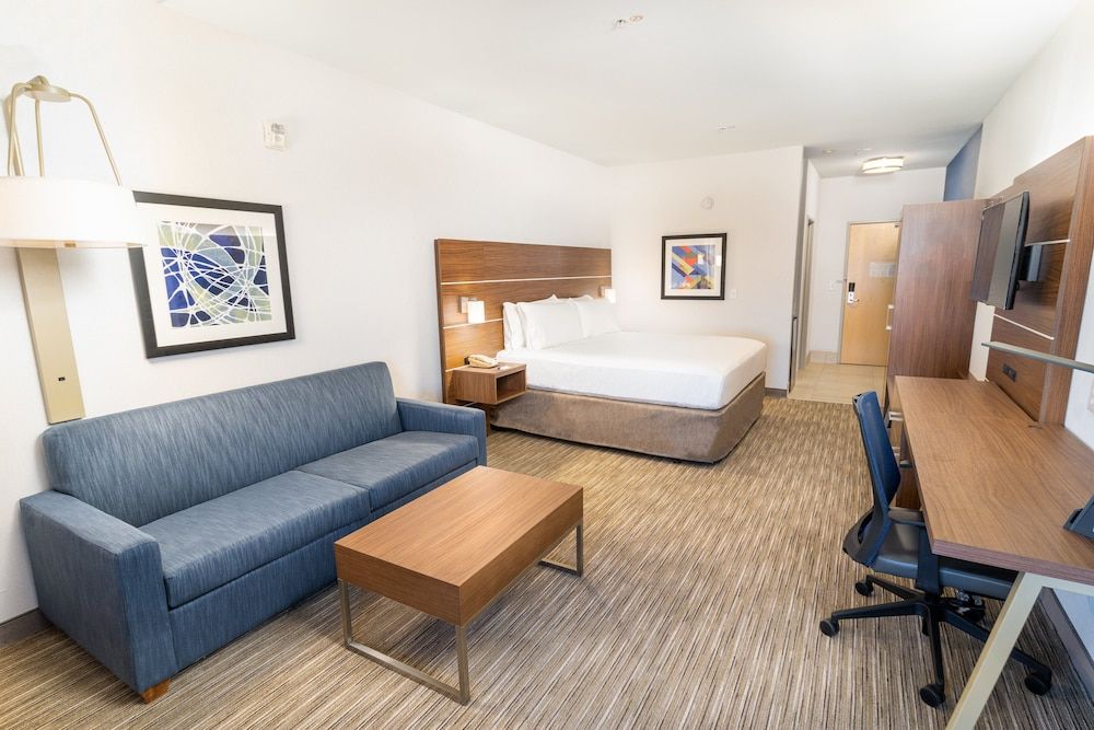 Holiday Inn Express & Suites Las Vegas SW - Spring Valley by IHG Standard Room 2