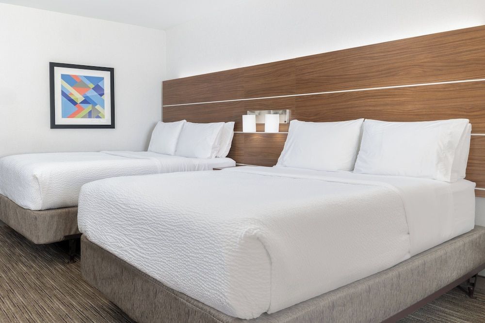 Holiday Inn Express & Suites Las Vegas SW - Spring Valley by IHG