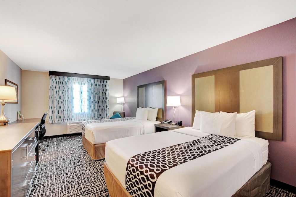 La Quinta Inn & Suites by Wyndham Las Vegas Nellis Room, 2 Queen Beds, Non Smoking 3