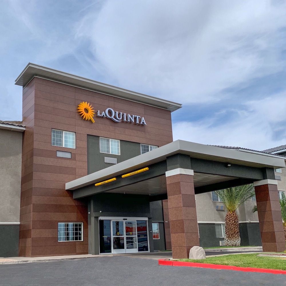 undefined La Quinta Inn & Suites by Wyndham Las Vegas Nellis 7