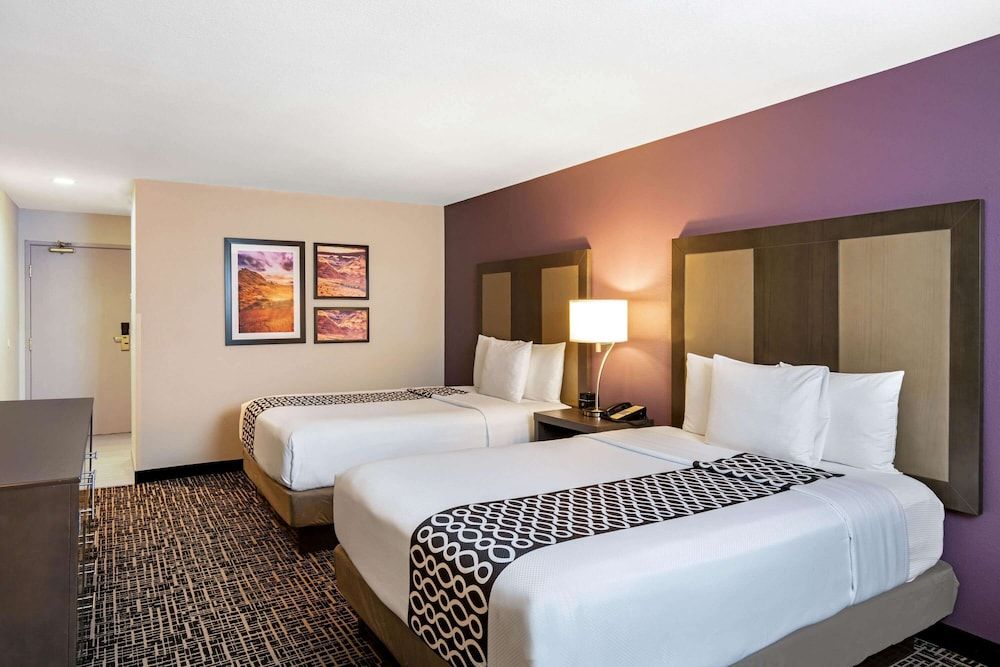 La Quinta Inn & Suites by Wyndham Las Vegas Nellis Room, 2 Queen Beds, Non Smoking 5
