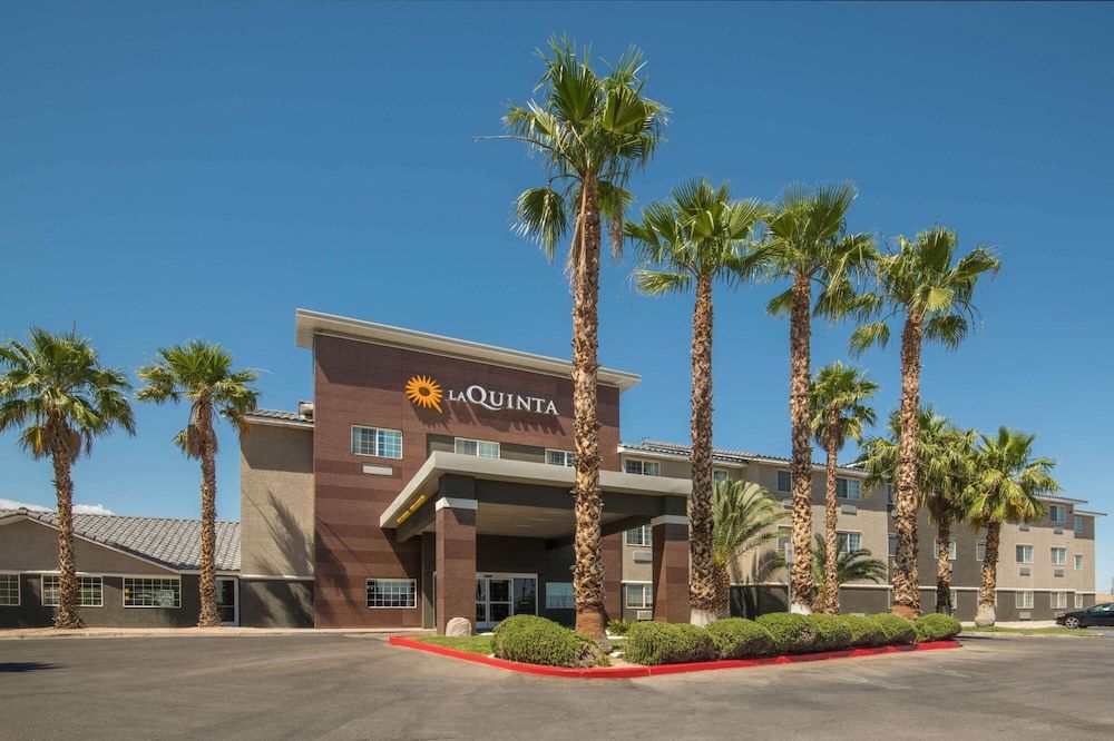 undefined La Quinta Inn & Suites by Wyndham Las Vegas Nellis 8