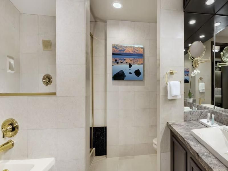 undefined Luxor Hotel and Casino 6