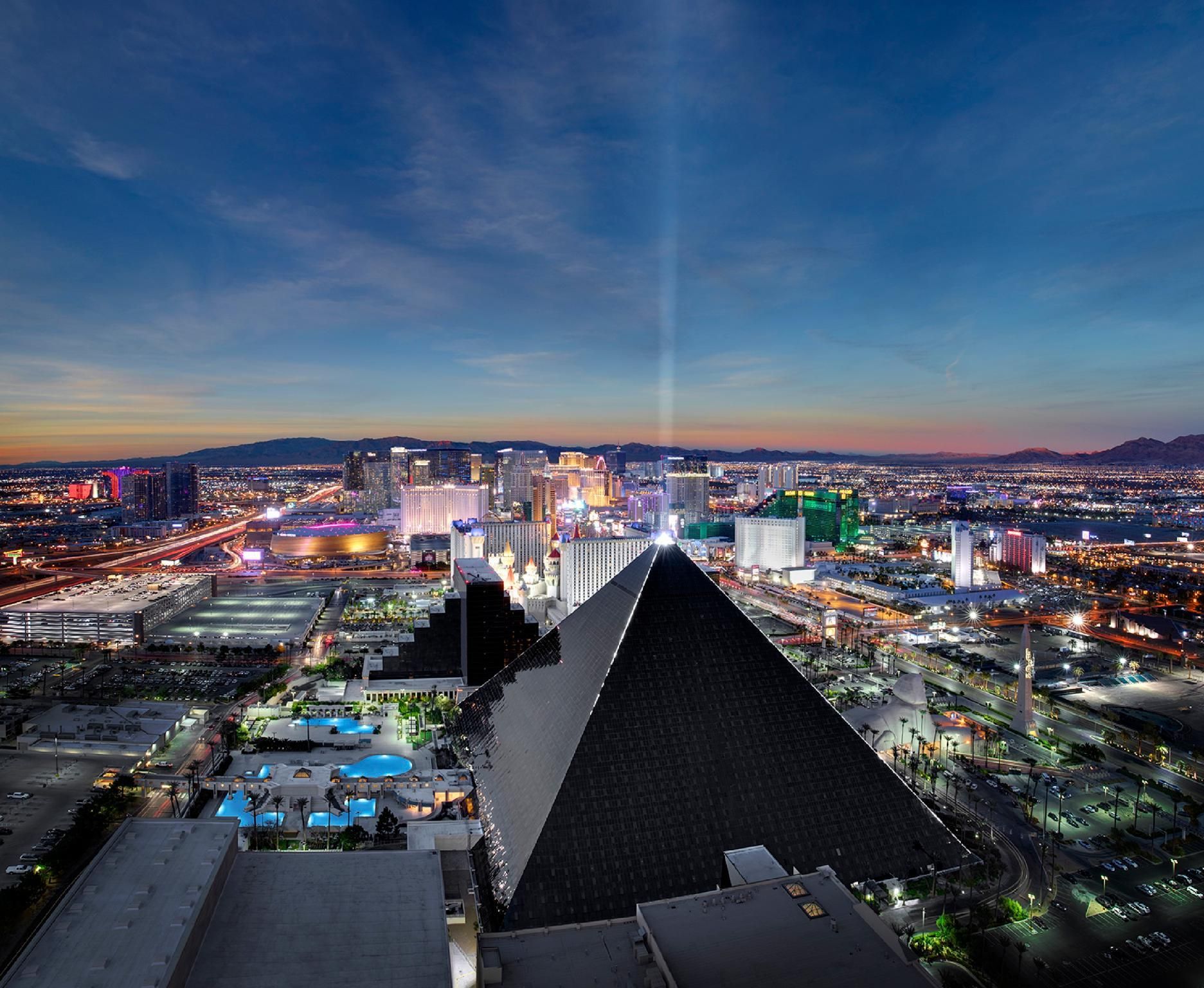 undefined Luxor Hotel and Casino 8