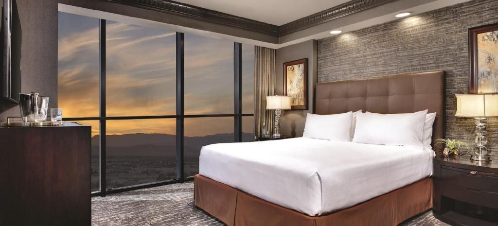 undefined Luxor Hotel and Casino 5