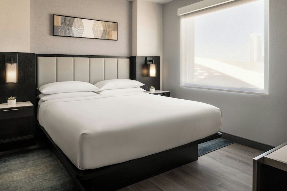 Las Vegas Marriott Suite, 1 King Bed with Sofa bed