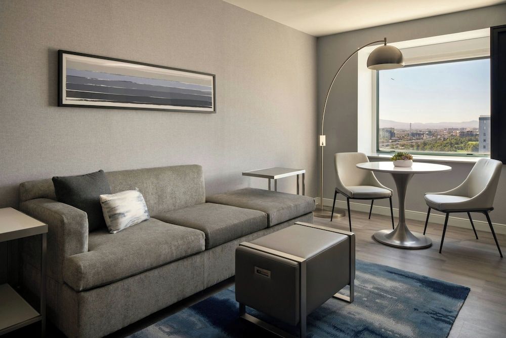 Las Vegas Marriott Suite, 1 King Bed with Sofa bed 10