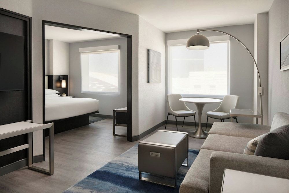 Las Vegas Marriott Suite, 1 King Bed with Sofa bed 2
