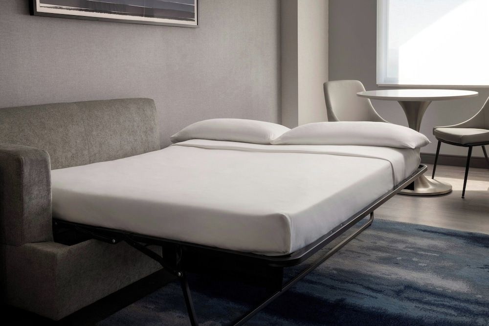 Las Vegas Marriott Suite, 1 King Bed with Sofa bed 5